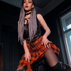 Miss_Linda_ naked before webcam in live porn chat