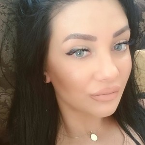 Miss_Lory naked before webcam in live porn chat