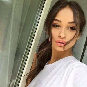 MySexyQueen naked before webcam in live porn chat