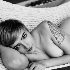 NelParker naked before webcam in live porn chat