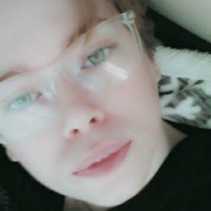 Onlythecakes naked before webcam in live porn chat