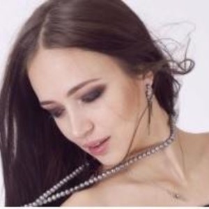 pretybella naked before webcam in live porn chat