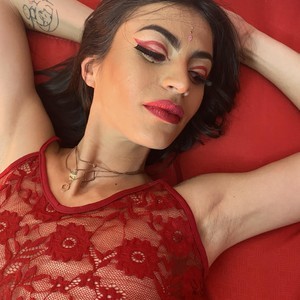 Saritta_hott naked before webcam in live porn chat