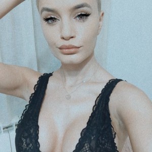SashaaWild naked before webcam in live porn chat