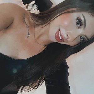 Shannel_se naked before webcam in live porn chat