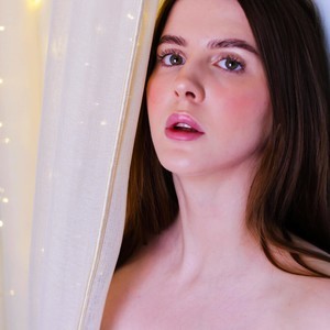 Shy_Lana naked before webcam in live porn chat