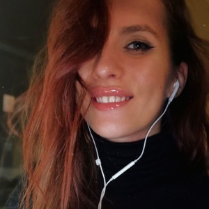SiaraLarken naked before webcam in live porn chat