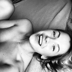 SoftlyFreya naked before webcam in live porn chat