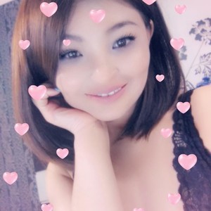 SqurtyPie23 naked before webcam in live porn chat