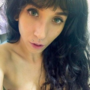 SuicideGreen naked before webcam in live porn chat