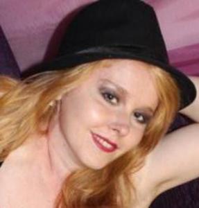 Sweetdolly20 naked before webcam in live porn chat
