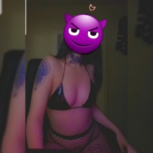 SweetHazel19 naked before webcam in live porn chat