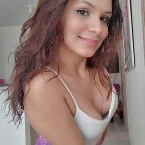 Tutttyy_lovee naked before webcam in live porn chat