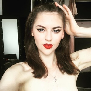 VintageVamp naked before webcam in live porn chat