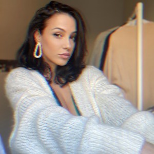YoyoM_ naked before webcam in live porn chat