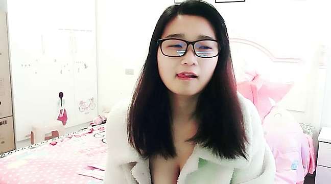AliceShan naked stripping on cam for live sex video chat