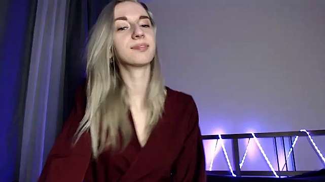AlysiaQuiny naked stripping on cam for live sex video chat