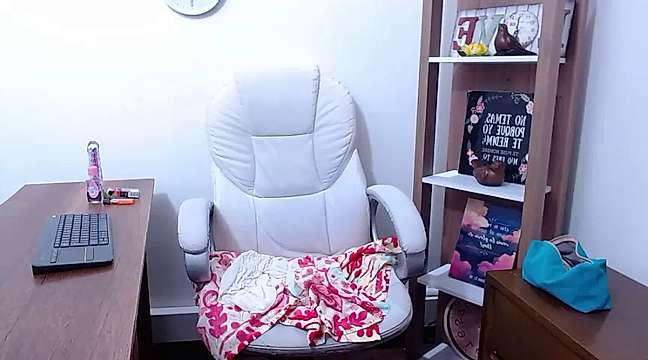 antonella_pretty naked stripping on cam for live sex video chat