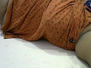 Anu_Live naked stripping on cam for live sex video chat