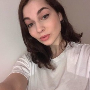 BrunetDana naked before webcam in live video chat
