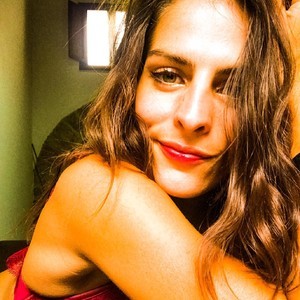 Cami_coquine naked before webcam in live video chat