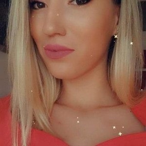 Carlasweety98 naked before webcam in live video chat