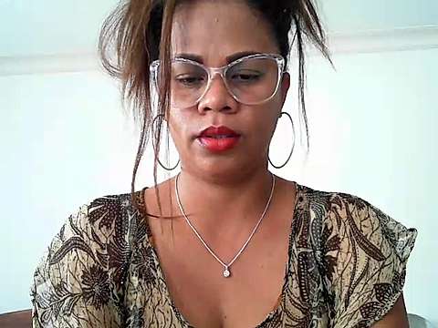 chic_et_belle1 naked stripping on cam for live sex video chat