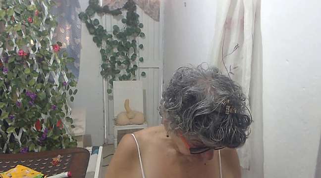 FunnyGrandma naked stripping on cam for live sex video chat