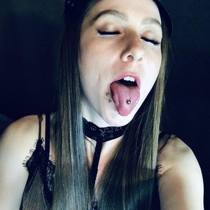 GoofyPrincezz naked before webcam in live video chat
