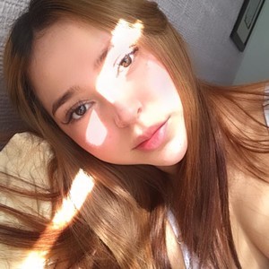Hanna_se naked before webcam in live video chat