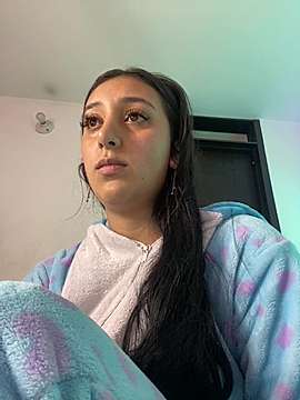 hanna_sweet_00 naked stripping on cam for live sex video chat