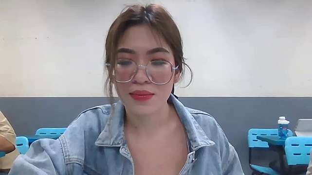 hannah-neyugn naked stripping on cam for live sex video chat