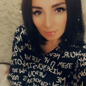 IKaylee naked before webcam in live video chat
