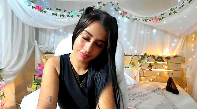 IsaaCute naked stripping on cam for live sex video chat