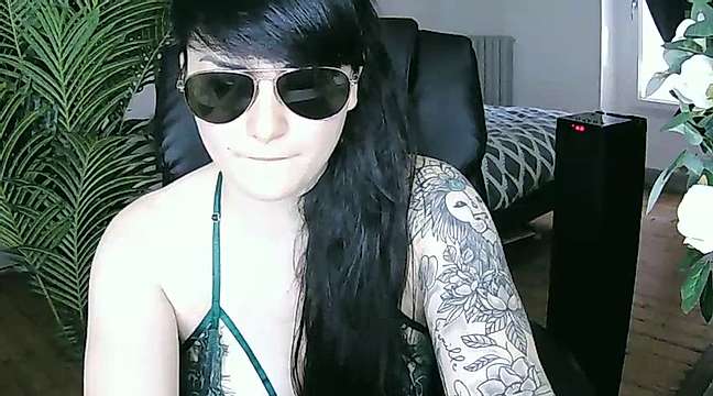 JessieCamus naked stripping on cam for live sex video chat