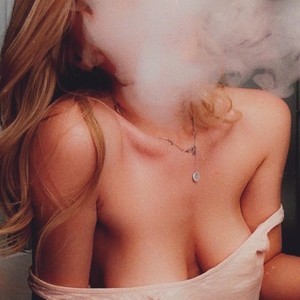 JessyTexxas naked before webcam in live video chat