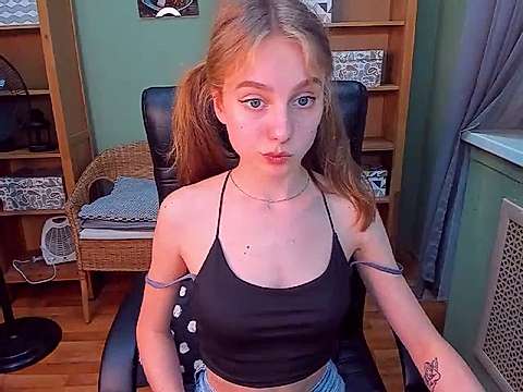 Katty_Kats naked stripping on cam for live sex video chat