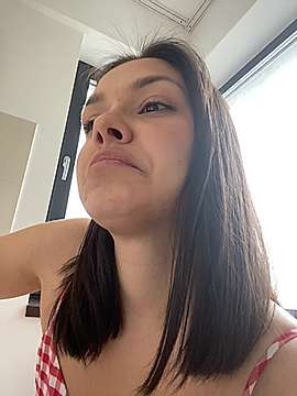 KiaraLynch naked stripping on cam for live sex video chat