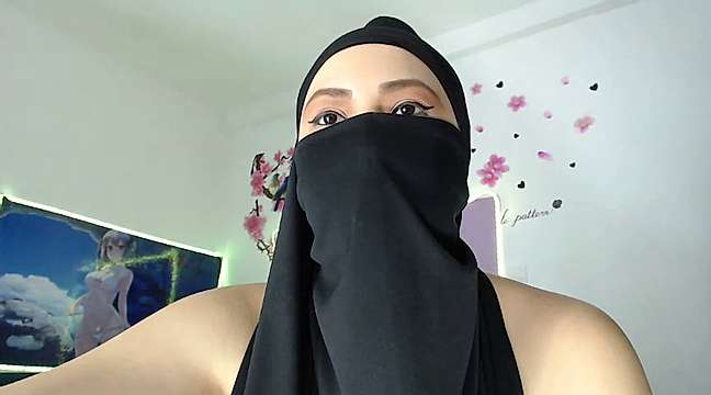 Latifa_Arabic naked stripping on cam for live sex video chat