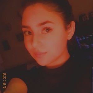 MichelleLo naked before webcam in live video chat