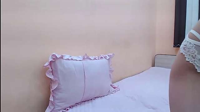 MinYoonji naked stripping on cam for live sex video chat