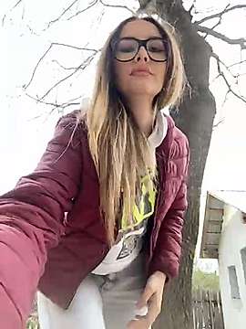 mollyxxx naked stripping on cam for live sex video chat
