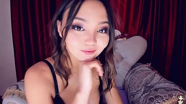 Olssin naked stripping on cam for live sex video chat