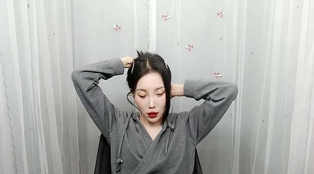 pineappleMiss naked stripping on cam for live sex video chat