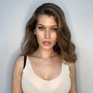 Rexahot naked before webcam in live video chat