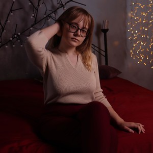 RovenaFairy naked before webcam in live video chat