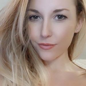 SallieMae69 naked before webcam in live video chat