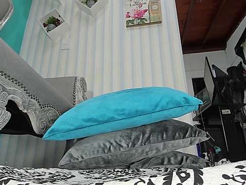 samanta_360 naked stripping on cam for live sex video chat