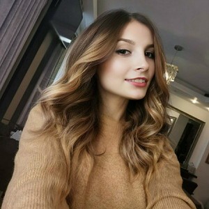 Sellena_Girl naked before webcam in live video chat