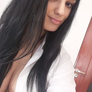 Sellenaxxx08 naked before webcam in live video chat